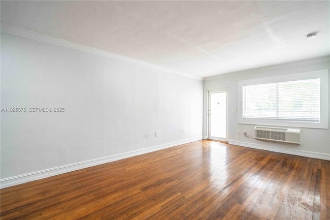 Photo - 7925 Hawthorne Ave Unit 1