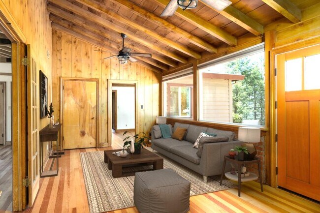 Photo - 2010 Outer Limits Ln