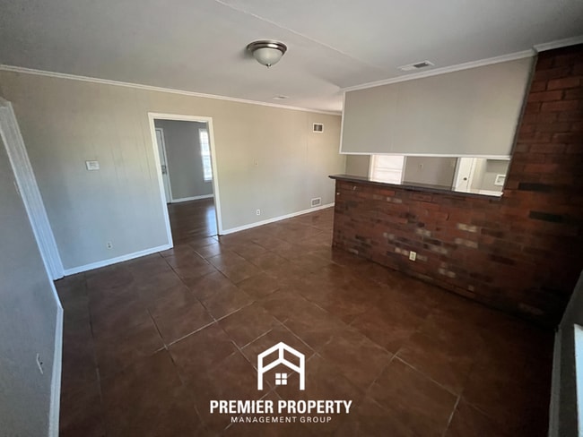 Photo - 5435 Whitworth Rd