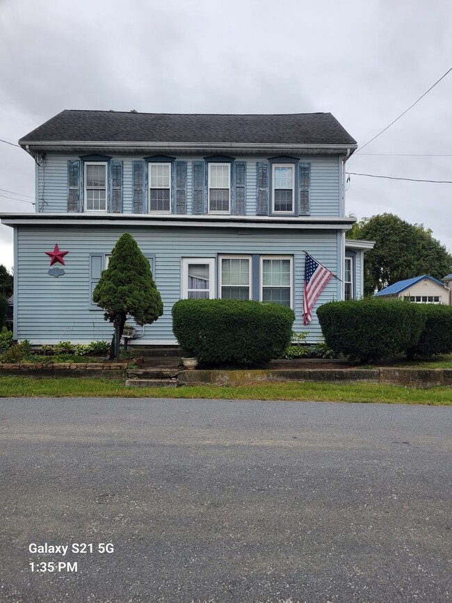Building Photo - 3876-3878 Lincoln Street Unit 3878 Lincoln Street