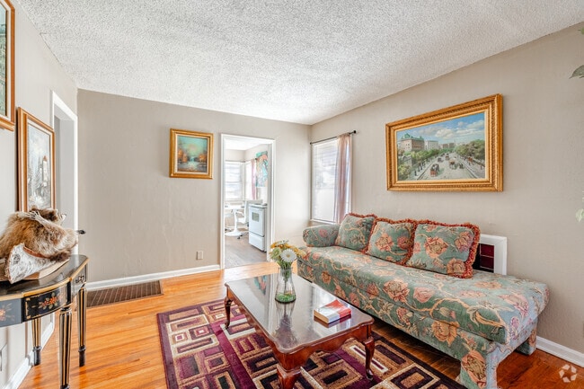 1BR, 1BA - 550SF - Living Room - The Elms Apartments