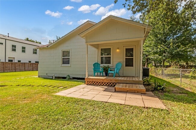 Photo - 807 Fisher St
