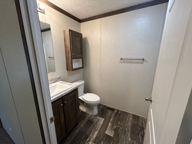 Photo - 666 Oregon St