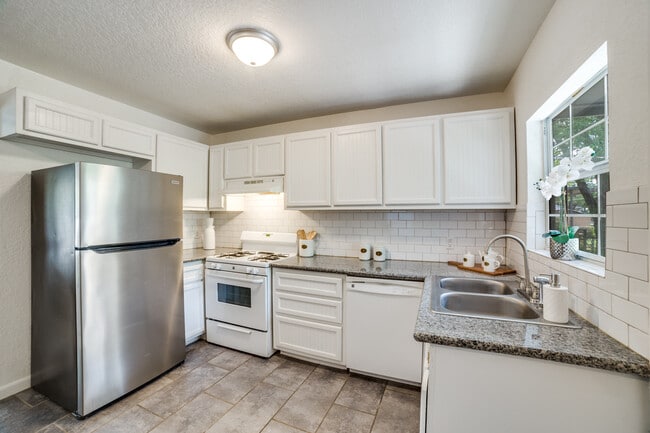 Photo - 114 Oxford Dr