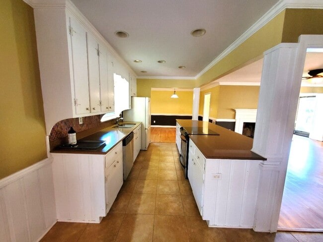 Photo - Lots of Space And Large Lot.