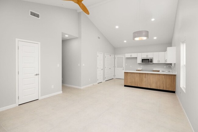 Building Photo - 2600 Brownjay Rd Unit 1