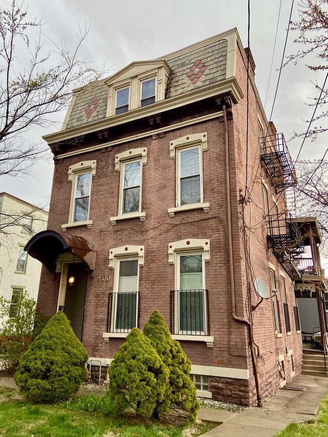 Building Photo - 2800 Euclid Ave Unit 1