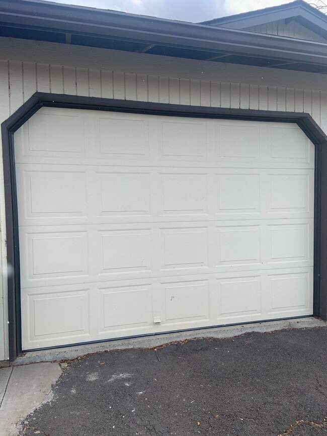 Photo - 2 bed, 1 bath Duplex with attached garage