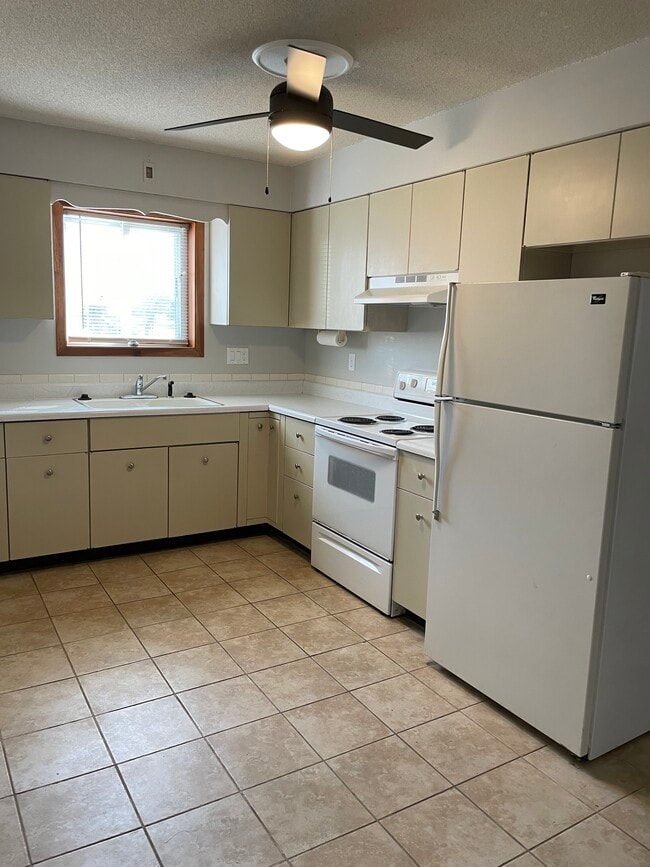 Kitchen - 959 10th St Unit 7