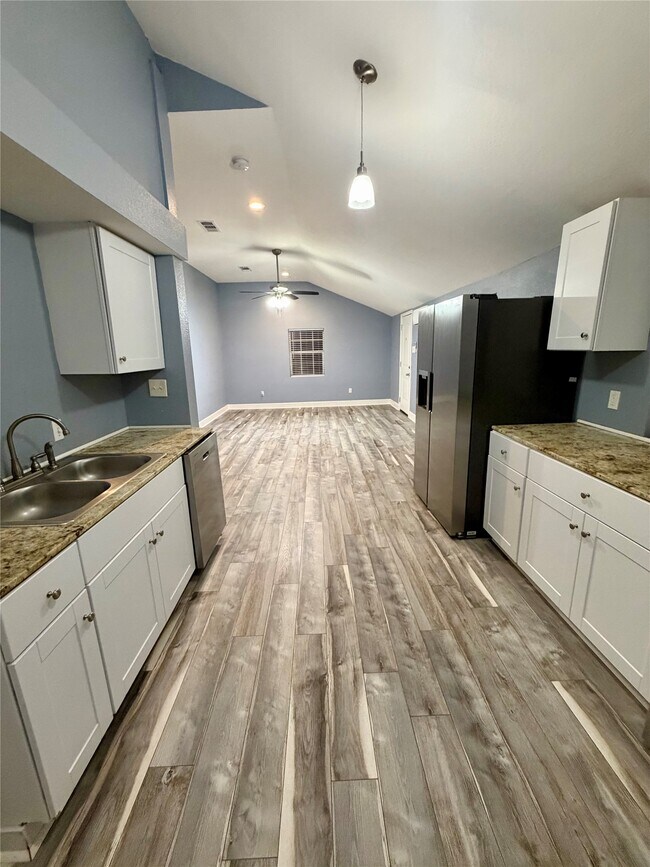 Photo - 2322 Central St Unidad 4