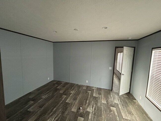 Photo - 575 Payne Creek