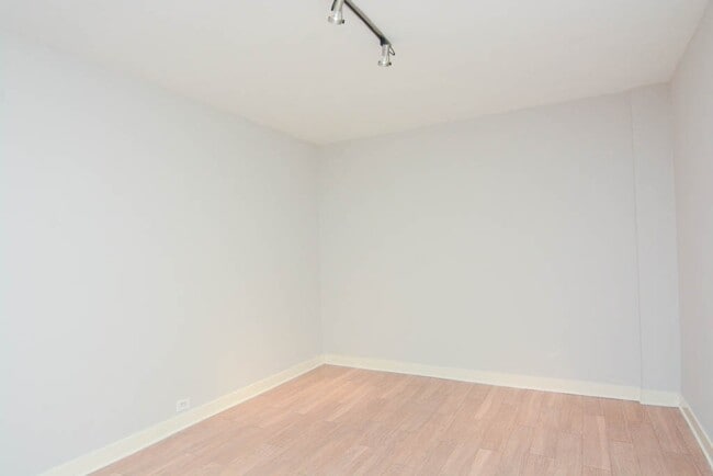 Photo - 511 W Belmont Ave Unidad 43