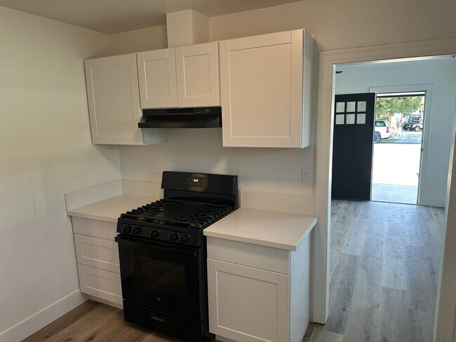 Photo - 837-838 Clarence St. Unit 104