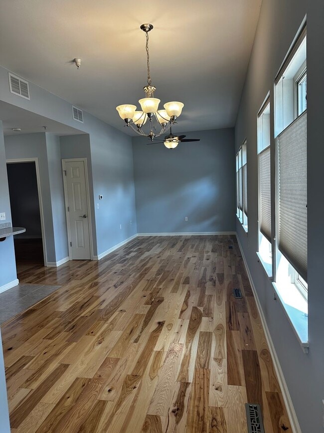 Building Photo - 1 Bedroom, GREAT location!! Rental