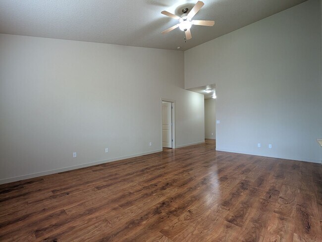 Photo - Great 3bed/2 bath home with solid surface flooring!