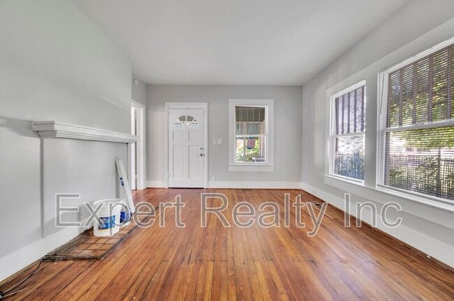 Photo - 2513 Ave J