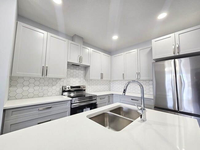 Building Photo - 3727-3214 214 St NW