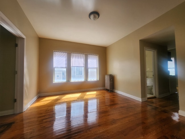 Building Photo - 5467 W Augusta Blvd Rental