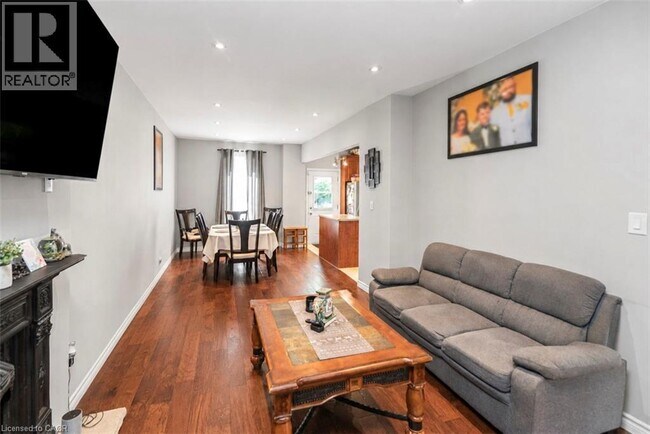 Photo - 38 Fairleigh Ave N