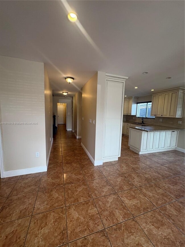 Photo - 819 E 26th St