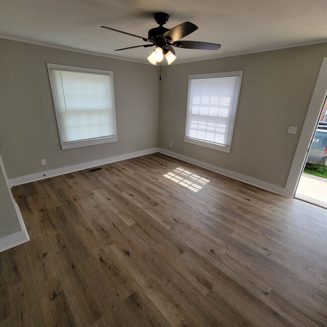 Photo - 108 Swindell St