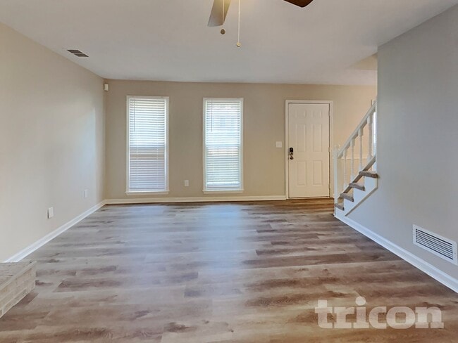 Photo - 1182 Plunkett Way