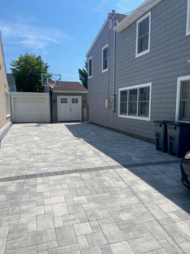 Photo - 1697 Bay Blvd