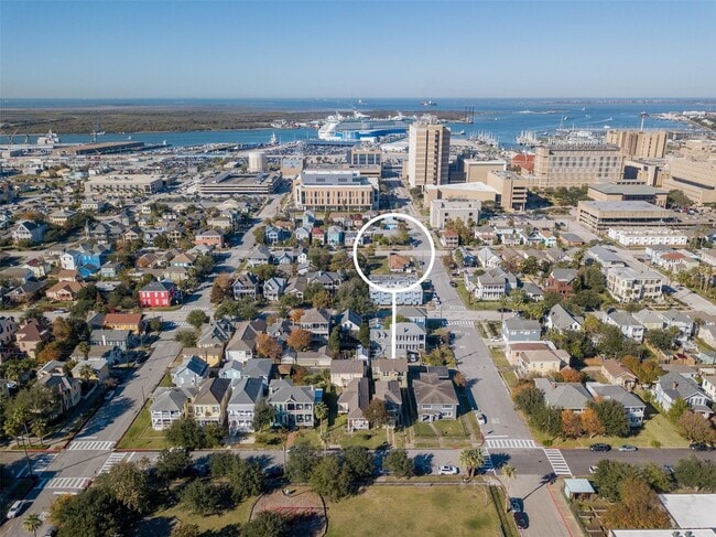 Photo - 1106 Winnie St