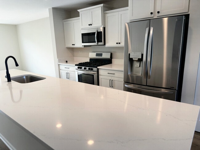 Photo - 208 Goldenrod Dr