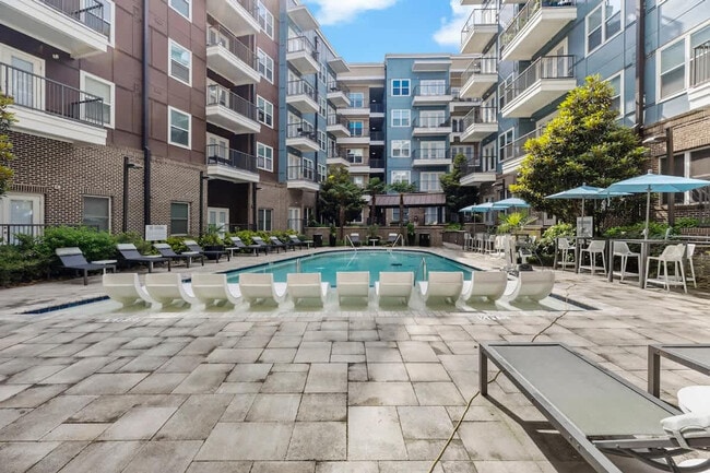 Building Photo - 205 S Kings Dr Rental