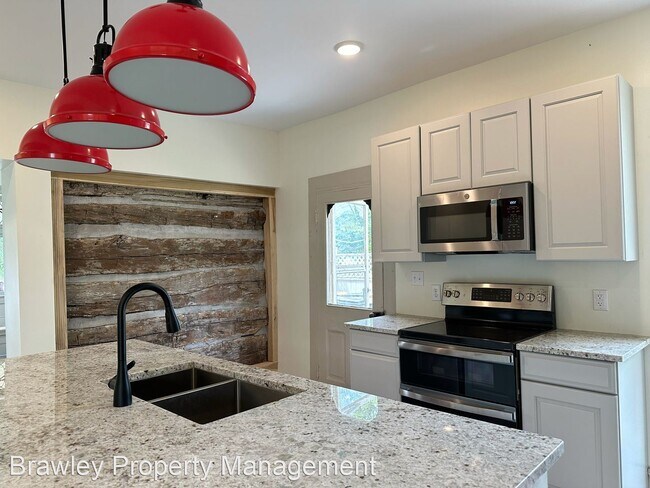 Photo - 8 br, 6 bath House - 514 W Kirkwood Ave