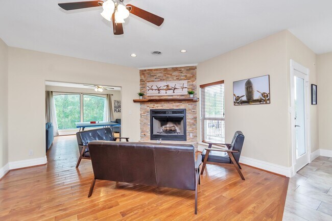 1730 Lakeshore Dr