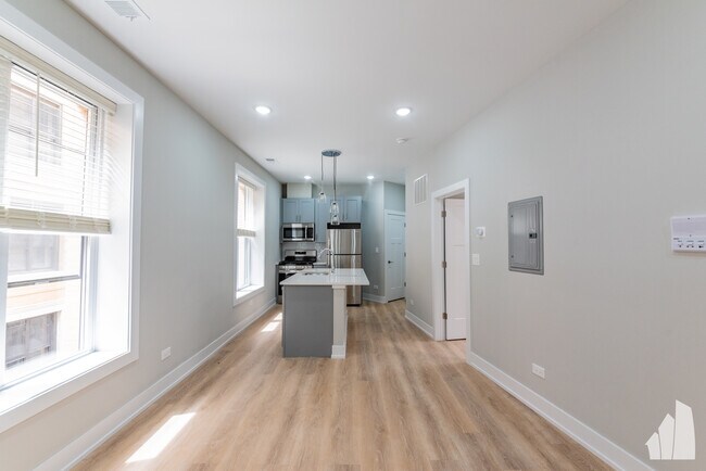 419 W Belden Ave