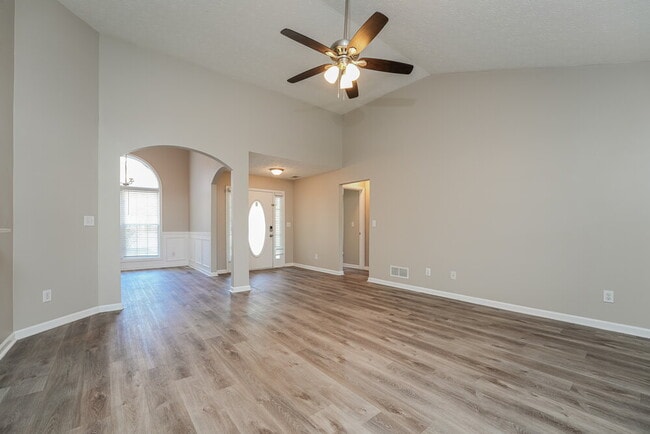 Photo - 725 Loblolly Ln