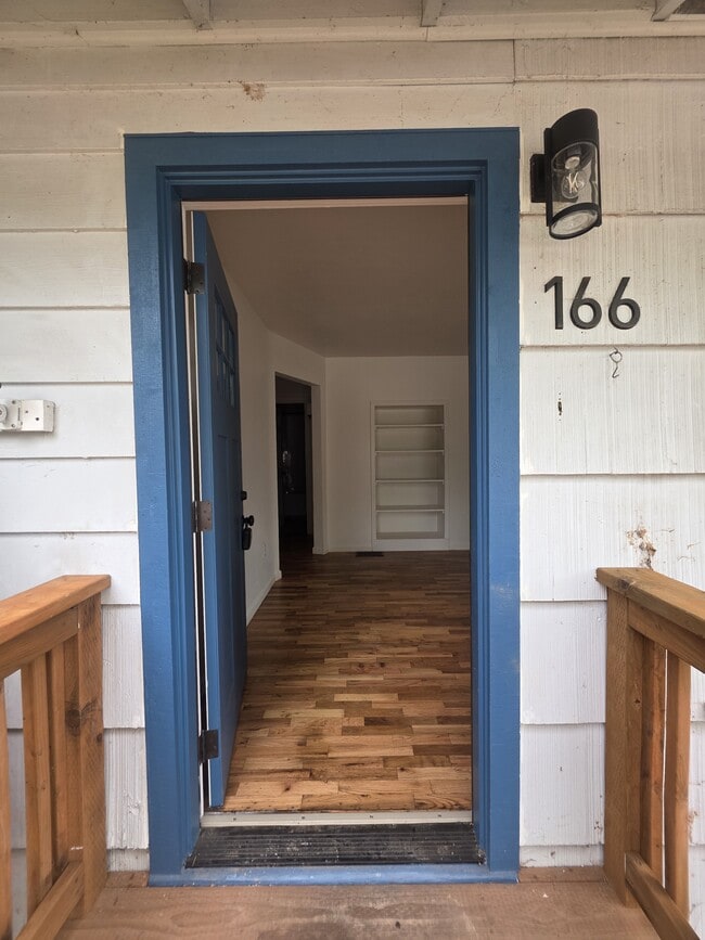 Photo - 166 Draper St NE