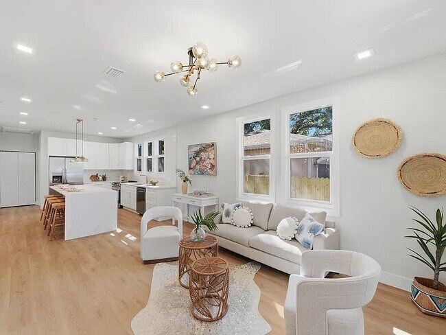 Building Photo - Fully Remodeled Tampa Heights Bungalow | Brand New Luxury Living Near Downtown Tampa!