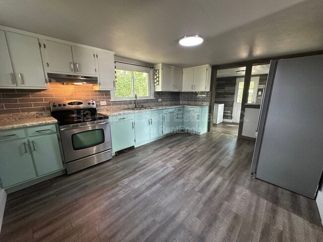 Photo - 210 S Lange Ave