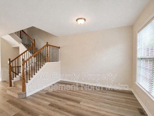 Photo - 1006 Whittington Way