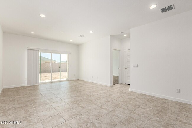 Photo - 5507 Mearns Wy