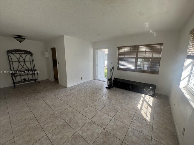 Photo - 923 SE 2nd Ave Unit 4