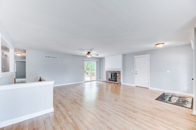 Photo - 638 Showplace Ct