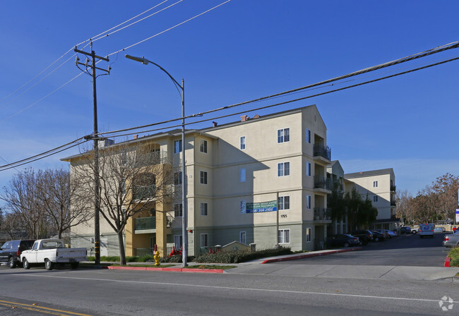 Building Photo - Summercrest Villas Senior Apartments