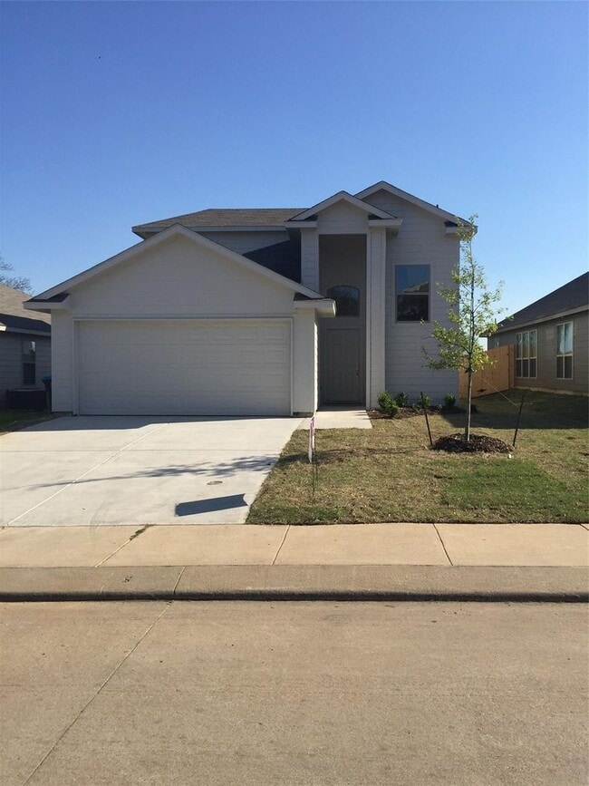 Building Photo - Beautifully maintained 3-bedroom, 2.5-bath residence