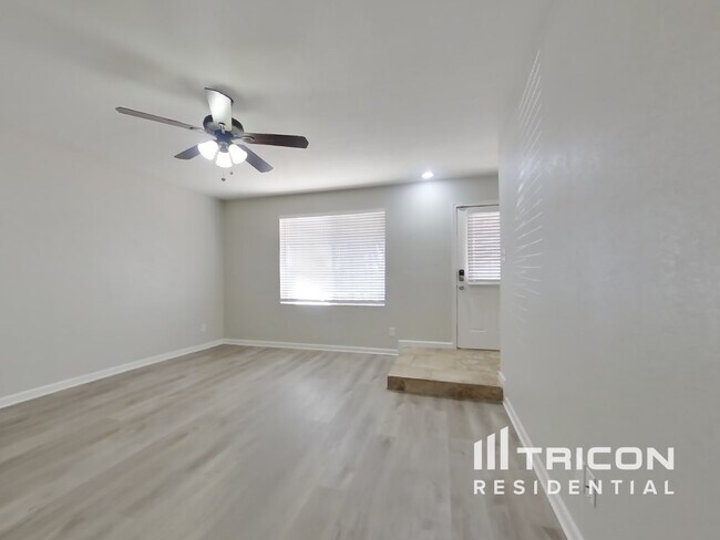 Photo - 9215 N 39th Dr