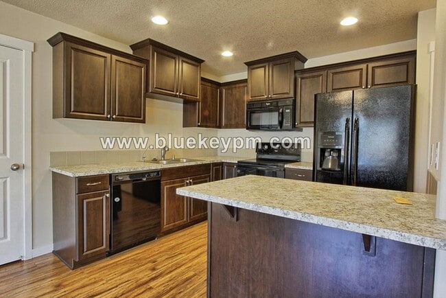 Photo - 3 Bed, 2.5 Bath Townhome in Walnut Grove