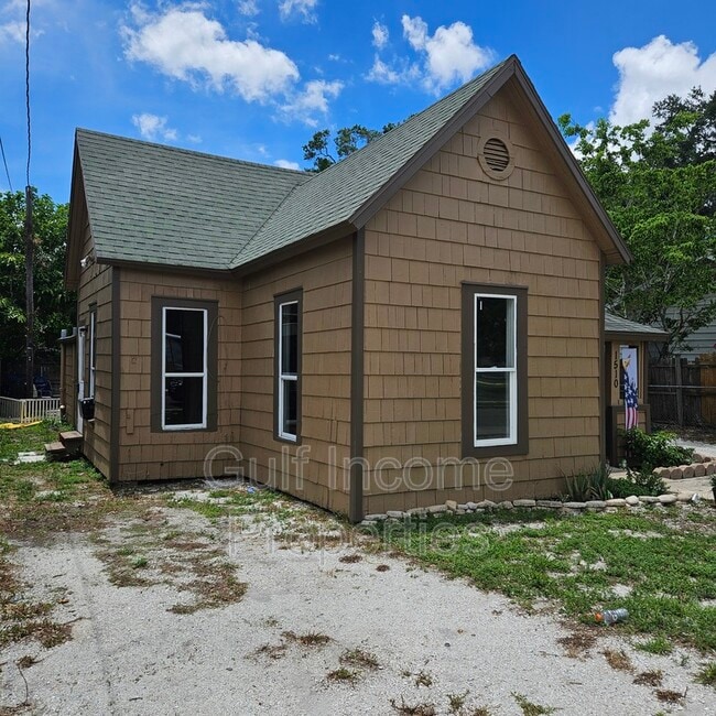 Photo - 1510 10th St W