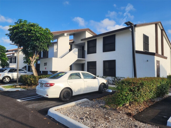 Building Photo - 217 Lake Pointe Dr Unit 107