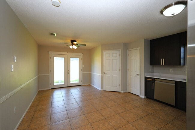 Photo - 812 Madelyn St