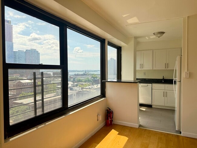 Building Photo - 135 Montgomery St Rental