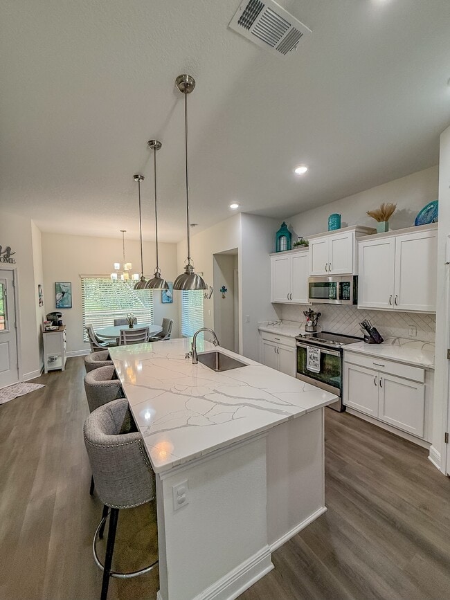 Building Photo - 2437 Hilton Dr Rental